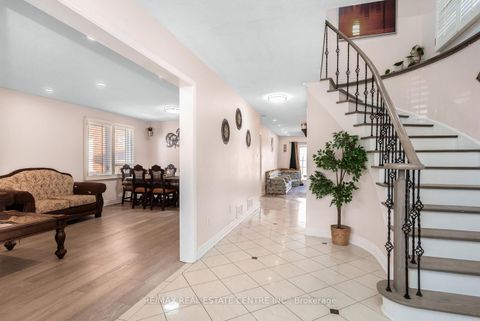 Photo 5 at 41 Presidential Street, East Woodbridge, Vaughan