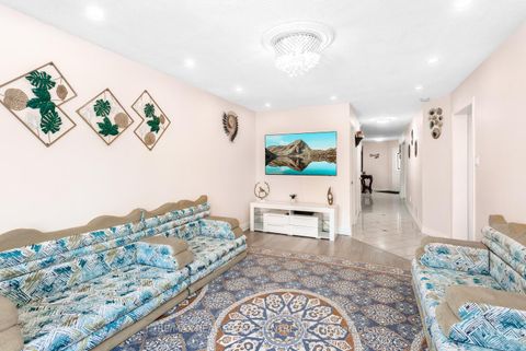 Photo 12 at 41 Presidential Street, East Woodbridge, Vaughan