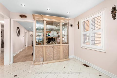 Photo 16 at 41 Presidential Street, East Woodbridge, Vaughan