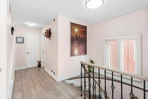 Photo 19 at 41 Presidential Street, East Woodbridge, Vaughan