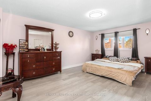 Photo 20 at 41 Presidential Street, East Woodbridge, Vaughan