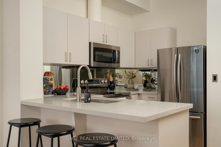 Photo 3 at 923 - 388 Richmond Street W, Waterfront Communities C1, Toronto