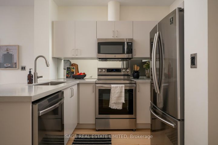 Photo 5 at 923 - 388 Richmond Street W, Waterfront Communities C1, Toronto