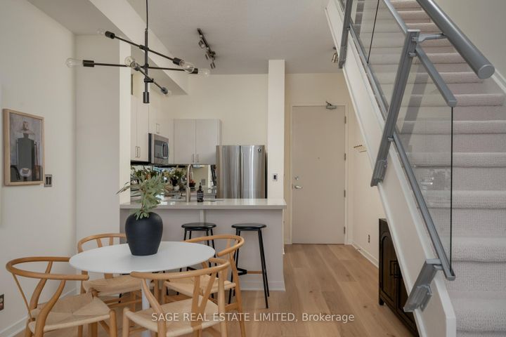 Photo 6 at 923 - 388 Richmond Street W, Waterfront Communities C1, Toronto