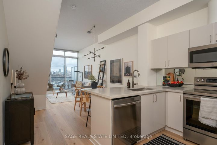 Photo 7 at 923 - 388 Richmond Street W, Waterfront Communities C1, Toronto