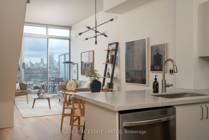 Photo 8 at 923 - 388 Richmond Street W, Waterfront Communities C1, Toronto