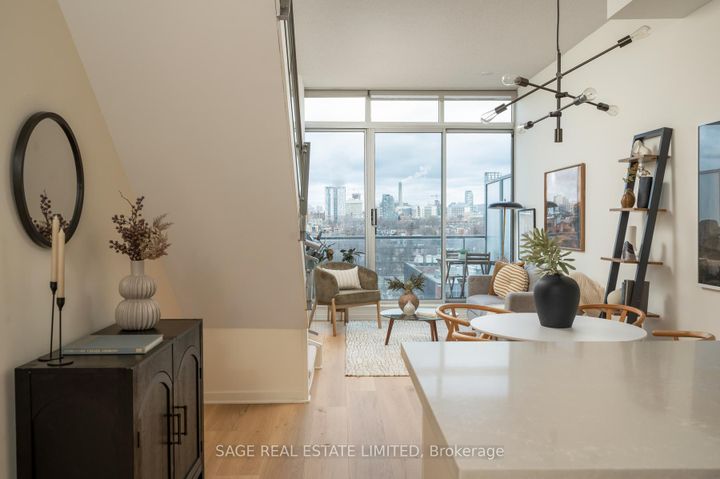 Photo 9 at 923 - 388 Richmond Street W, Waterfront Communities C1, Toronto