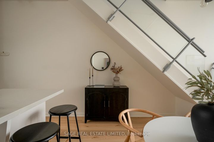 Photo 10 at 923 - 388 Richmond Street W, Waterfront Communities C1, Toronto