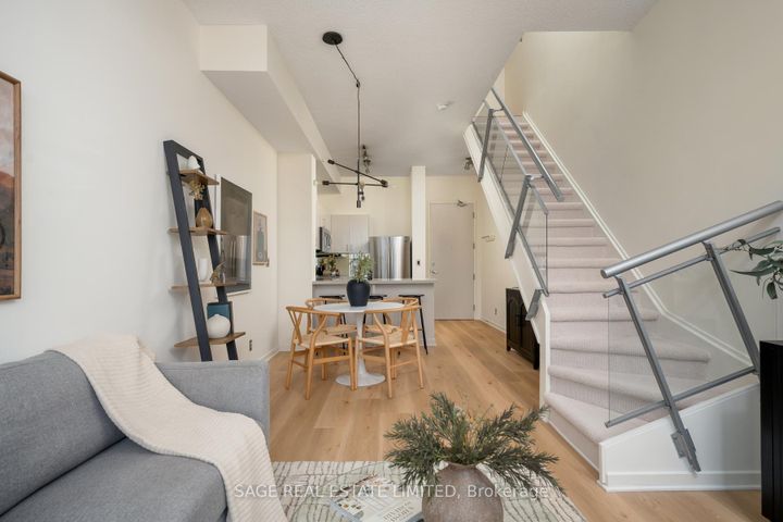 Photo 16 at 923 - 388 Richmond Street W, Waterfront Communities C1, Toronto