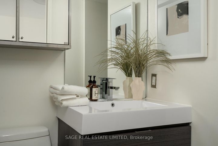 Photo 23 at 923 - 388 Richmond Street W, Waterfront Communities C1, Toronto