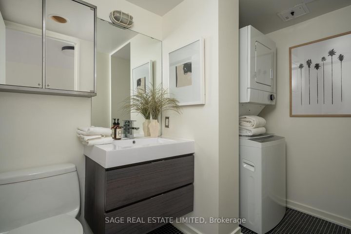 Photo 24 at 923 - 388 Richmond Street W, Waterfront Communities C1, Toronto