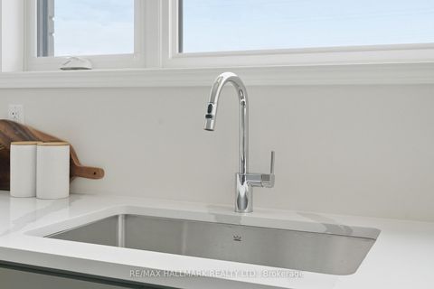 Photo 8 at 96 Vinewood Crescent, Rural Barrie Southeast, Barrie