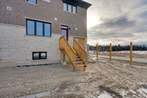 Photo 12 at 96 Vinewood Crescent, Rural Barrie Southeast, Barrie