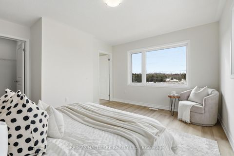 Photo 32 at 96 Vinewood Crescent, Rural Barrie Southeast, Barrie