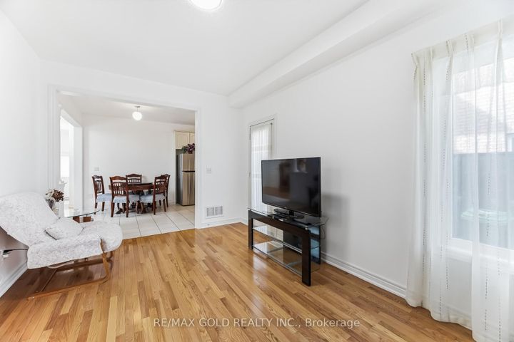 Photo 4 at 5 Attmar Drive, Bram East, Brampton