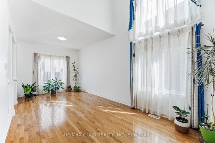 Photo 7 at 5 Attmar Drive, Bram East, Brampton