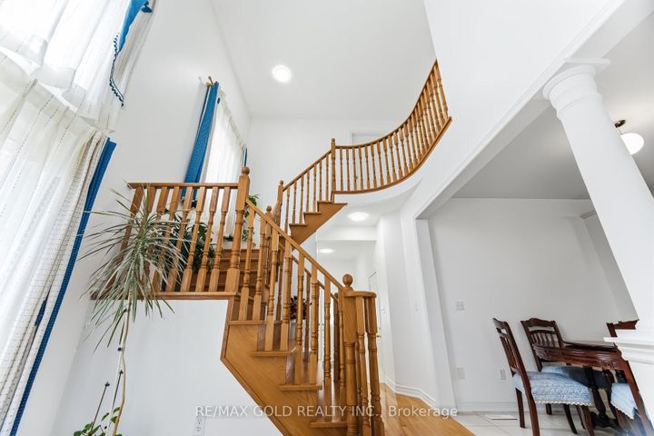 Photo 8 at 5 Attmar Drive, Bram East, Brampton