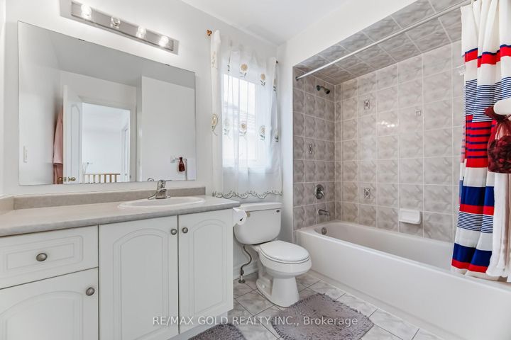 Photo 13 at 5 Attmar Drive, Bram East, Brampton