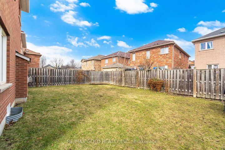 Photo 15 at 5 Attmar Drive, Bram East, Brampton