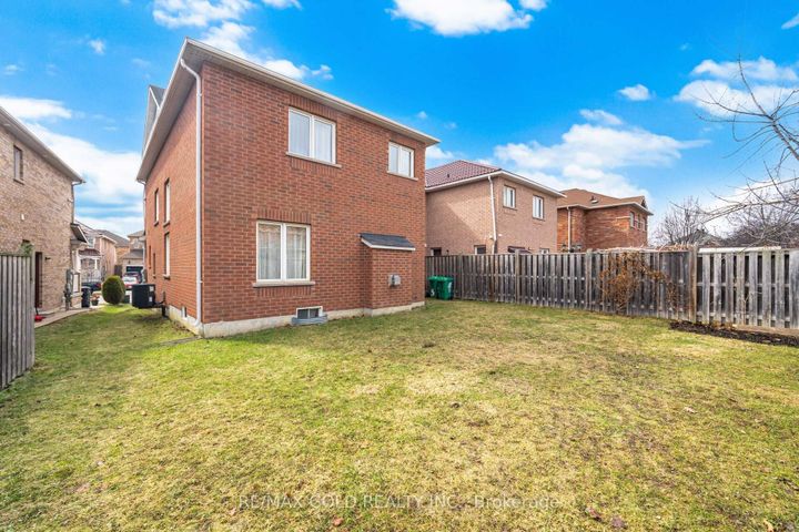 Photo 16 at 5 Attmar Drive, Bram East, Brampton