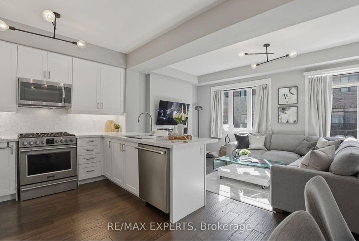 Photo 5 at 10 Augustus Terrace, City Centre West, Toronto