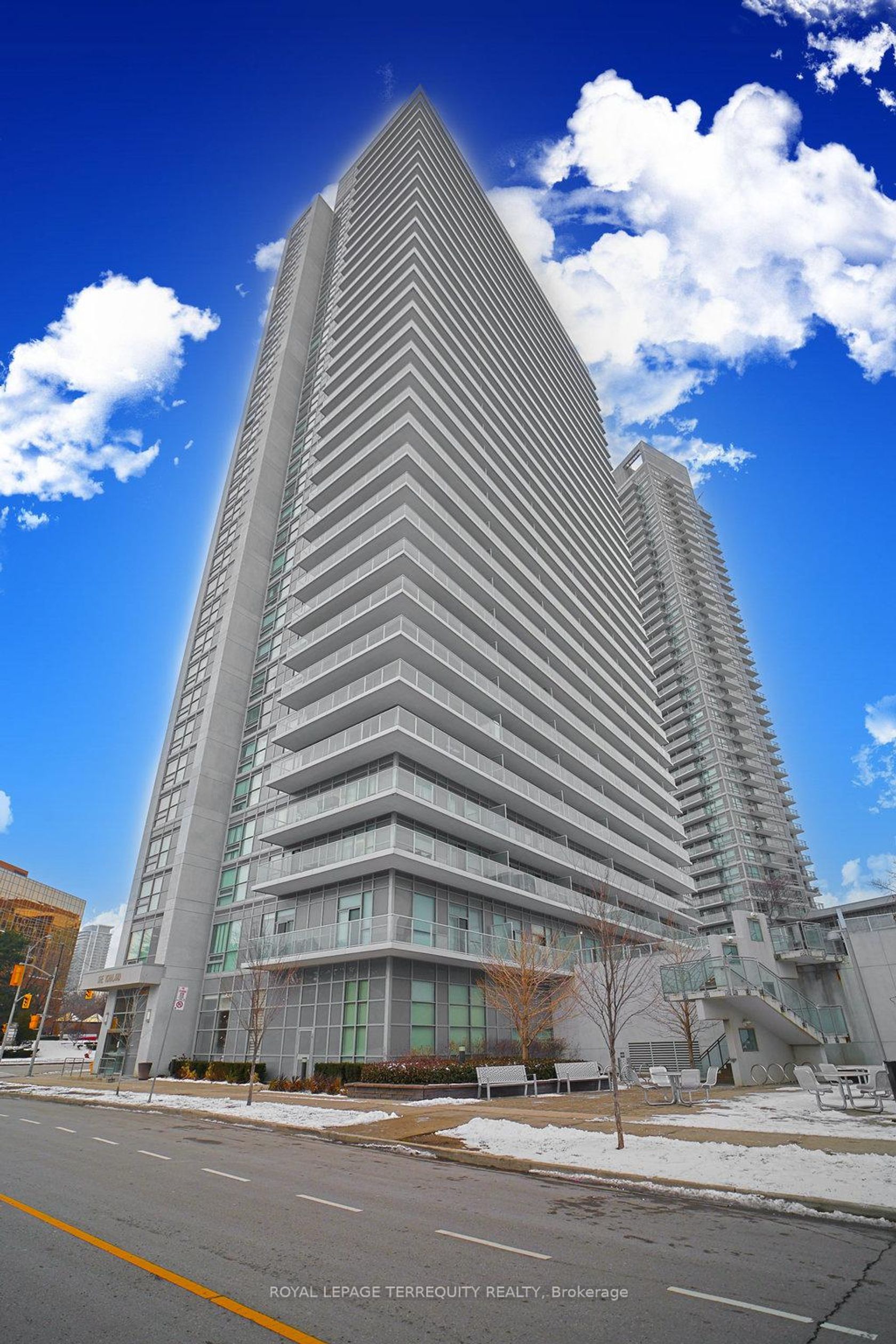 411 - 275 Yorkland Road, Henry Farm, Toronto photo 3