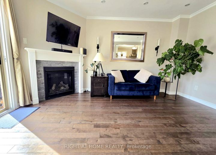 Photo 7 at 6914 Cordingley Crescent, Meadowvale, Mississauga