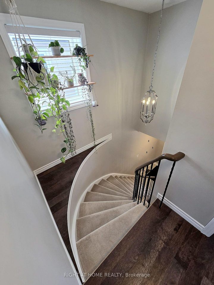 Photo 17 at 6914 Cordingley Crescent, Meadowvale, Mississauga