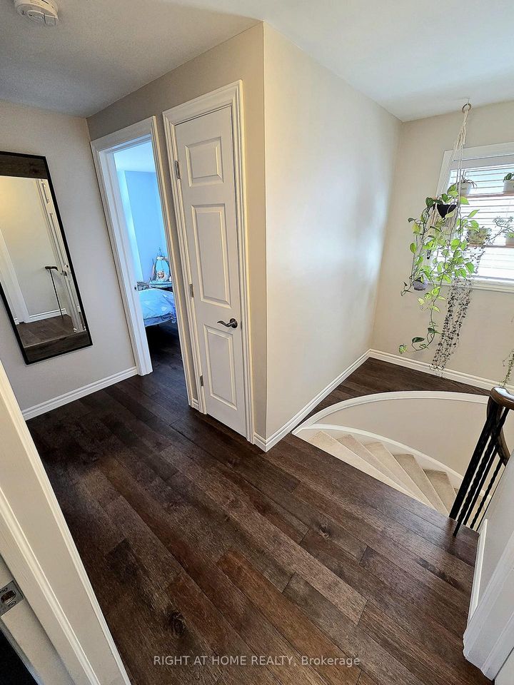 Photo 18 at 6914 Cordingley Crescent, Meadowvale, Mississauga