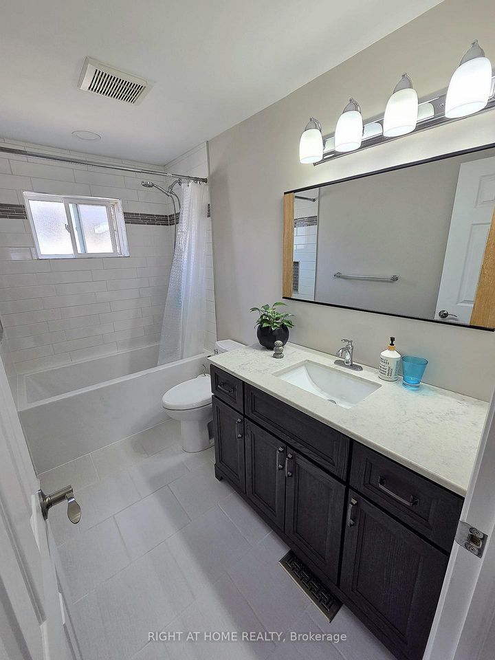 Photo 19 at 6914 Cordingley Crescent, Meadowvale, Mississauga