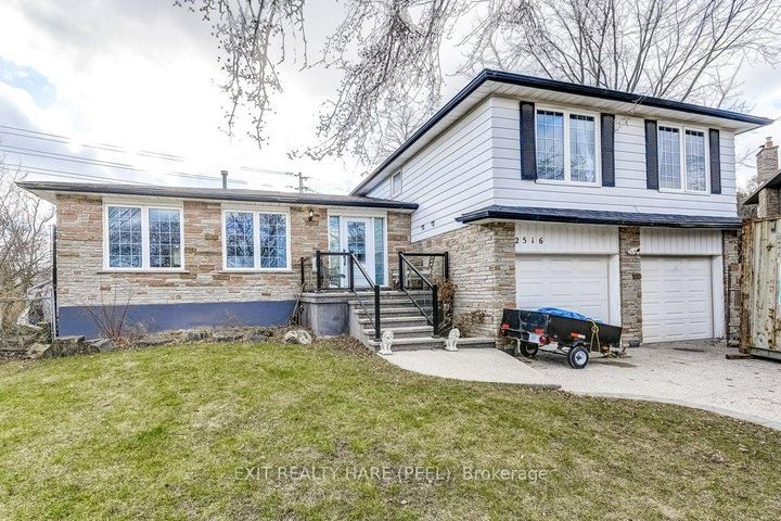 Photo 1 at 2516 Woburn Crescent, WO West, Oakville