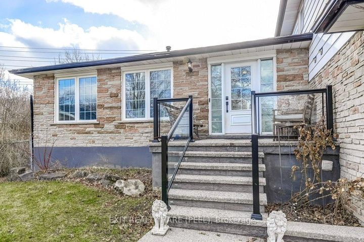 Photo 4 at 2516 Woburn Crescent, WO West, Oakville