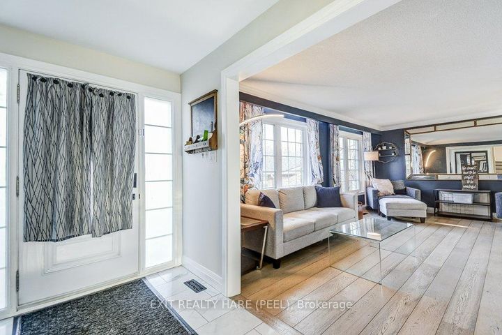 Photo 7 at 2516 Woburn Crescent, WO West, Oakville