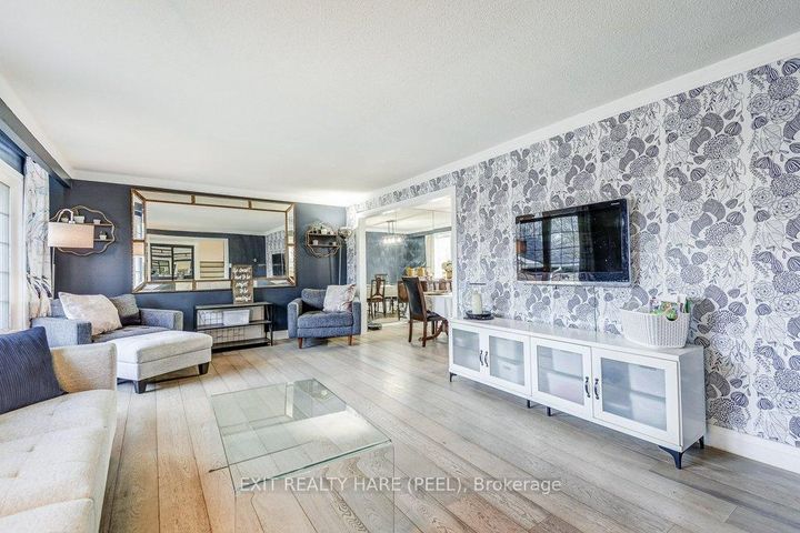 Photo 8 at 2516 Woburn Crescent, WO West, Oakville