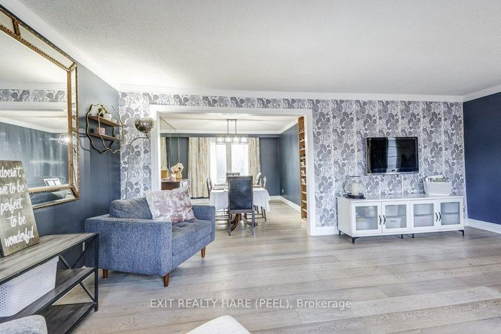 Photo 11 at 2516 Woburn Crescent, WO West, Oakville