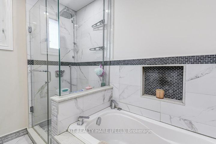 Photo 33 at 2516 Woburn Crescent, WO West, Oakville