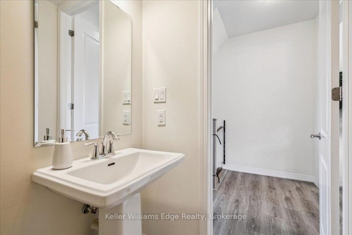 Photo 10 at 244 Harold Dent Trail, GO Glenorchy, Oakville