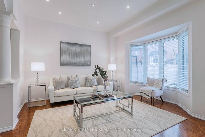 Photo 5 at 79 Carnoustie Crescent, Jefferson, Richmond Hill