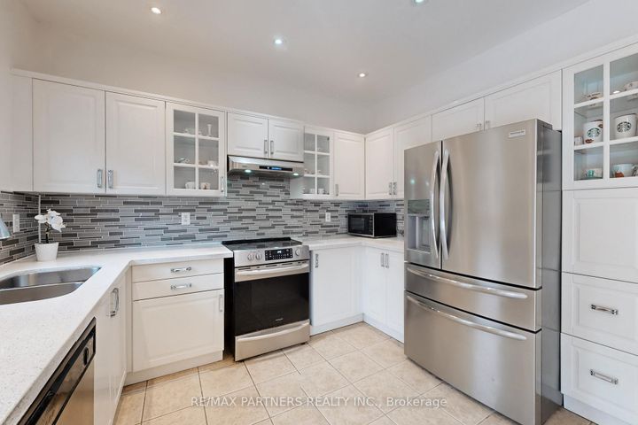 Photo 8 at 79 Carnoustie Crescent, Jefferson, Richmond Hill