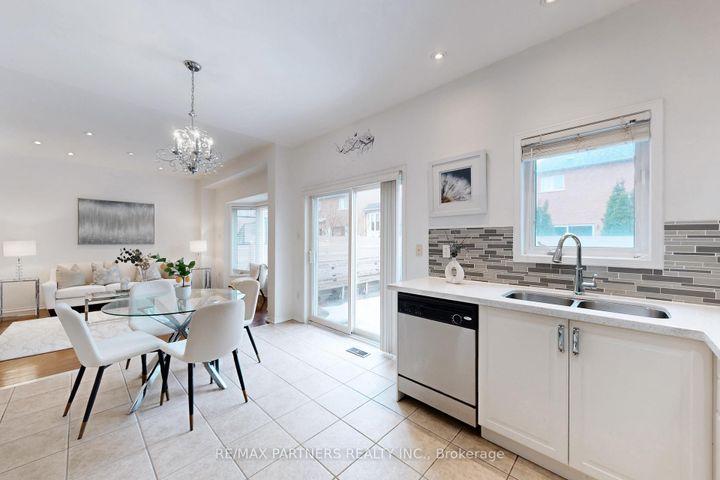 Photo 10 at 79 Carnoustie Crescent, Jefferson, Richmond Hill