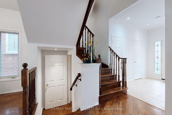 Photo 16 at 79 Carnoustie Crescent, Jefferson, Richmond Hill