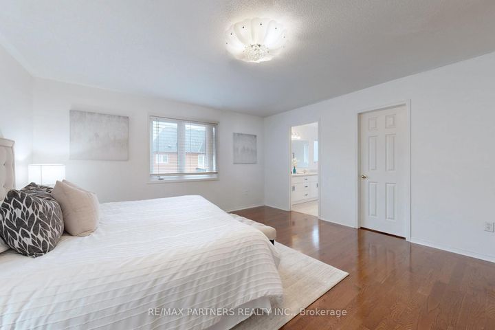 Photo 21 at 79 Carnoustie Crescent, Jefferson, Richmond Hill