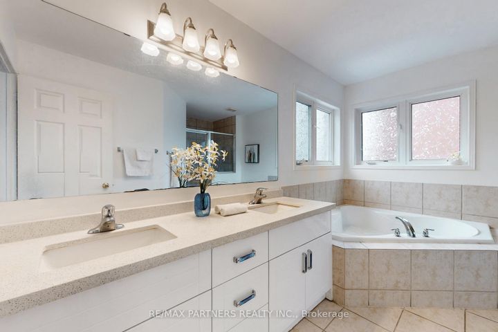 Photo 23 at 79 Carnoustie Crescent, Jefferson, Richmond Hill