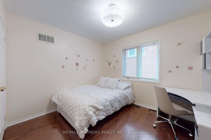 Photo 30 at 79 Carnoustie Crescent, Jefferson, Richmond Hill