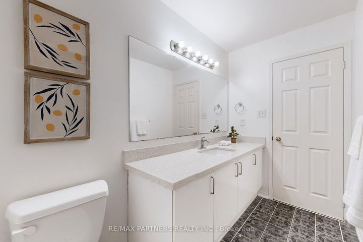 Photo 32 at 79 Carnoustie Crescent, Jefferson, Richmond Hill