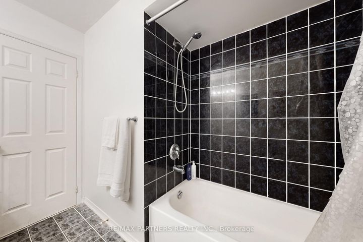 Photo 33 at 79 Carnoustie Crescent, Jefferson, Richmond Hill