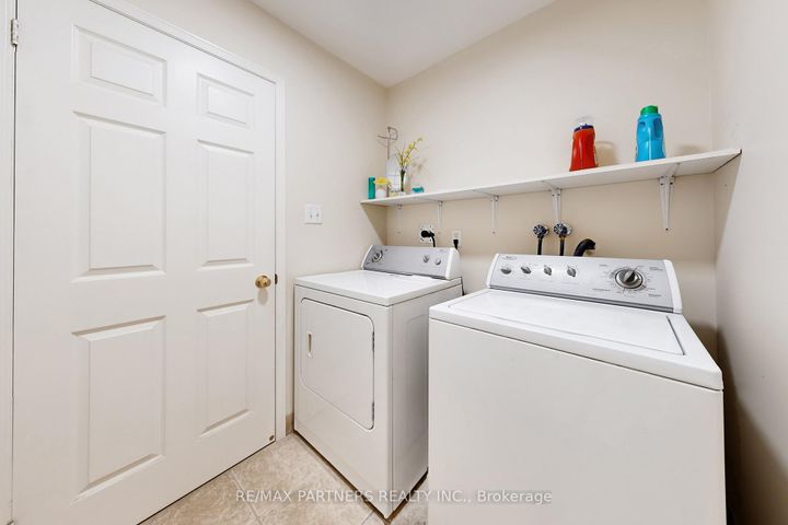 Photo 34 at 79 Carnoustie Crescent, Jefferson, Richmond Hill