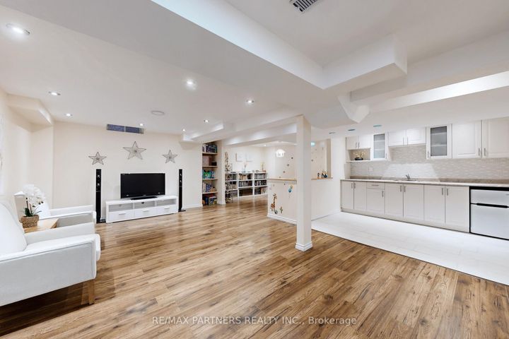 Photo 36 at 79 Carnoustie Crescent, Jefferson, Richmond Hill