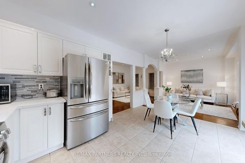 Photo 9 at 79 Carnoustie Crescent, Jefferson, Richmond Hill