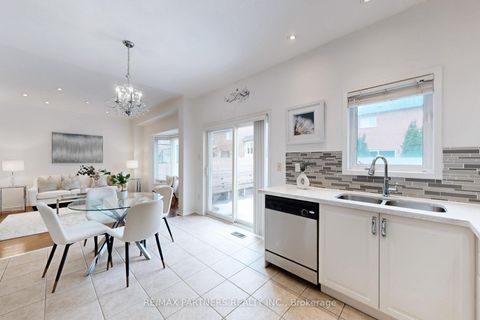 Photo 10 at 79 Carnoustie Crescent, Jefferson, Richmond Hill